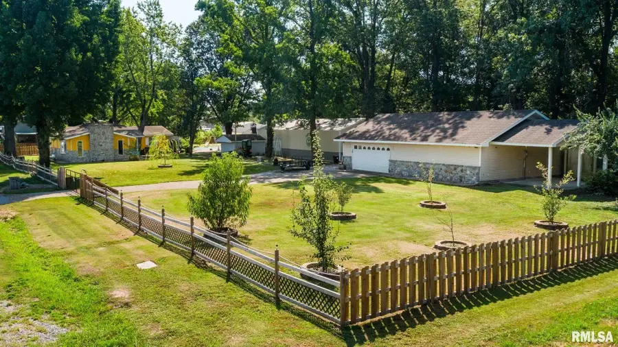 000 E Candy Cane Lane, West Frankfort, IL 62896 - Image #2