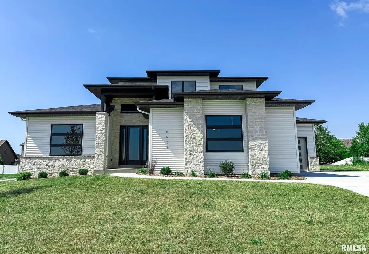 6638 Pelican Street, Bettendorf, IA 52722 - Image #1