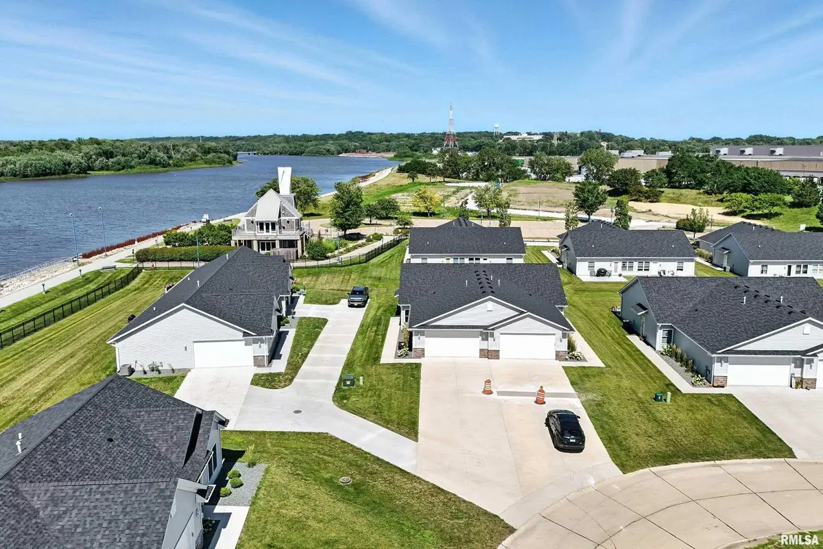 141 Beacon Harbor Circle, East Moline, IL 61244 - Image #1