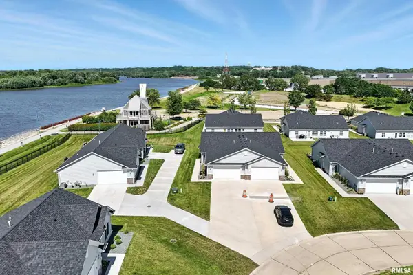 141 Beacon Harbor Circle, East Moline, IL 61244