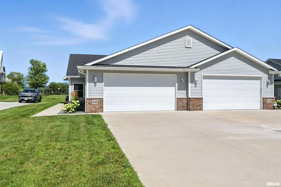 141 Beacon Harbor Circle, East Moline, IL 61244 - Image #2