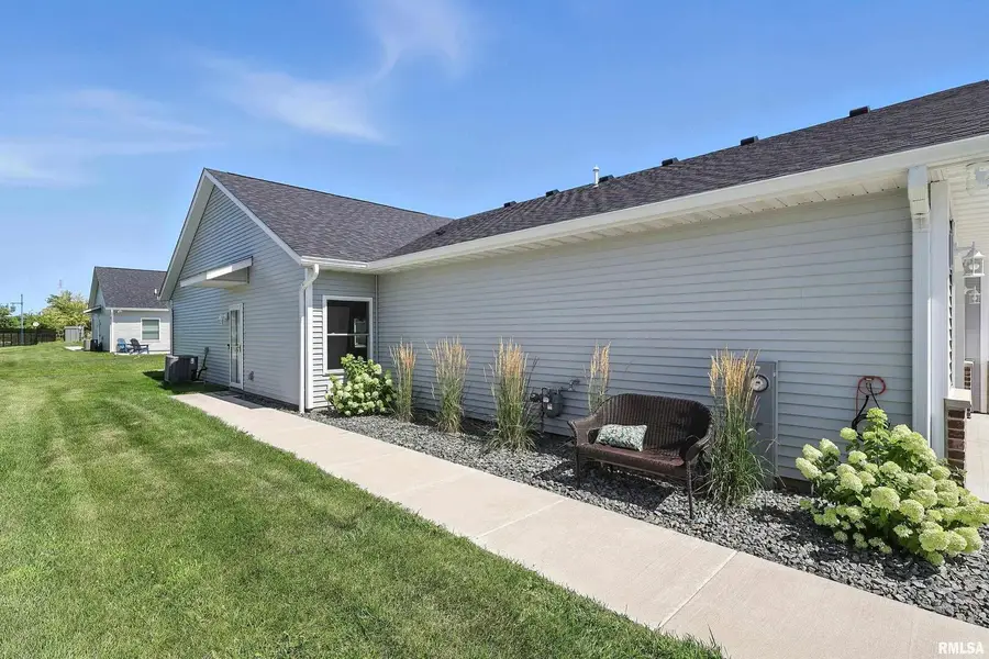 141 Beacon Harbor Circle, East Moline, IL 61244 - Image #3
