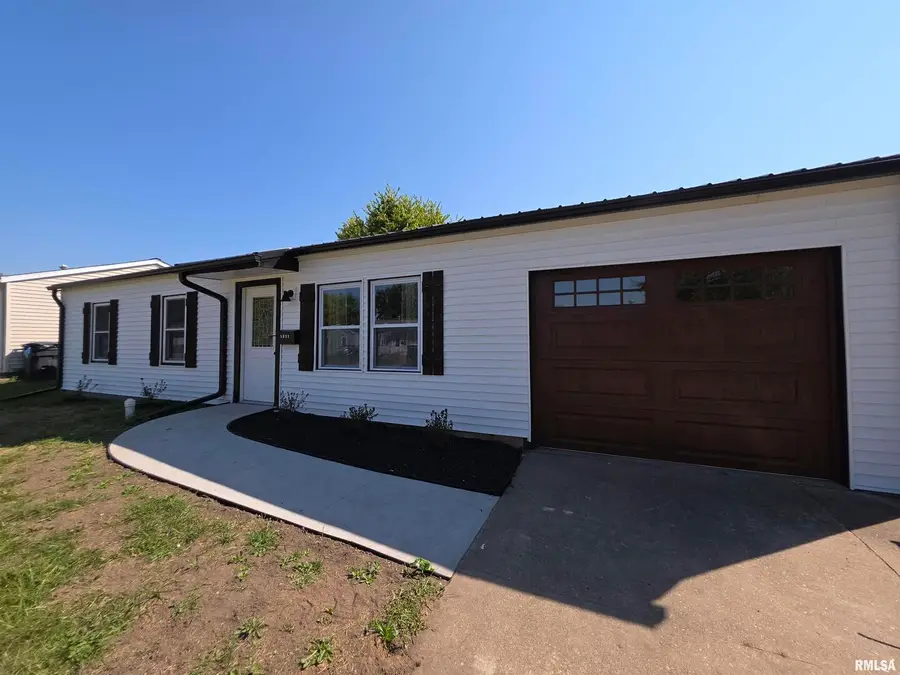 1031 Galbraith Drive, Clinton, IA 52732 - Image #2