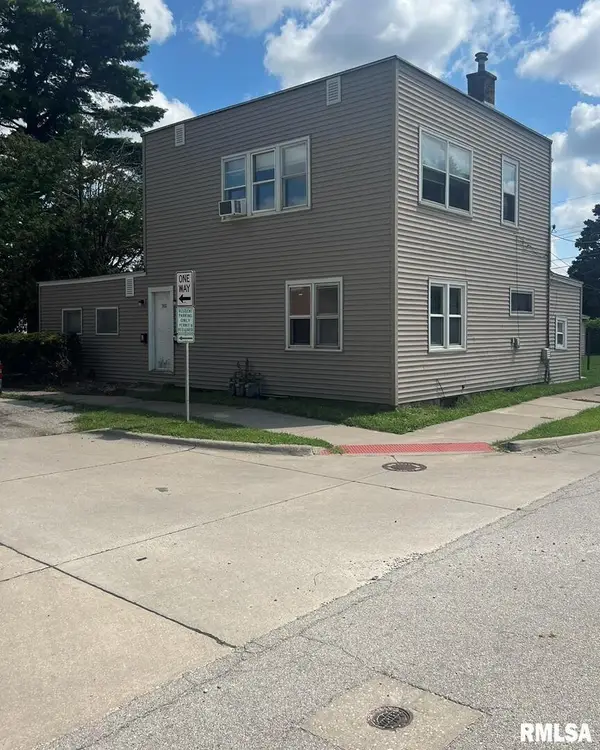 900 42nd Avenue, Rock Island, IL 61201