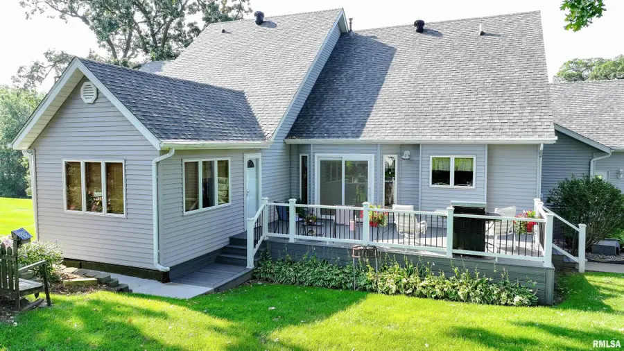 582 Breezy Point Drive, Clinton, IA 52732 - Image #2