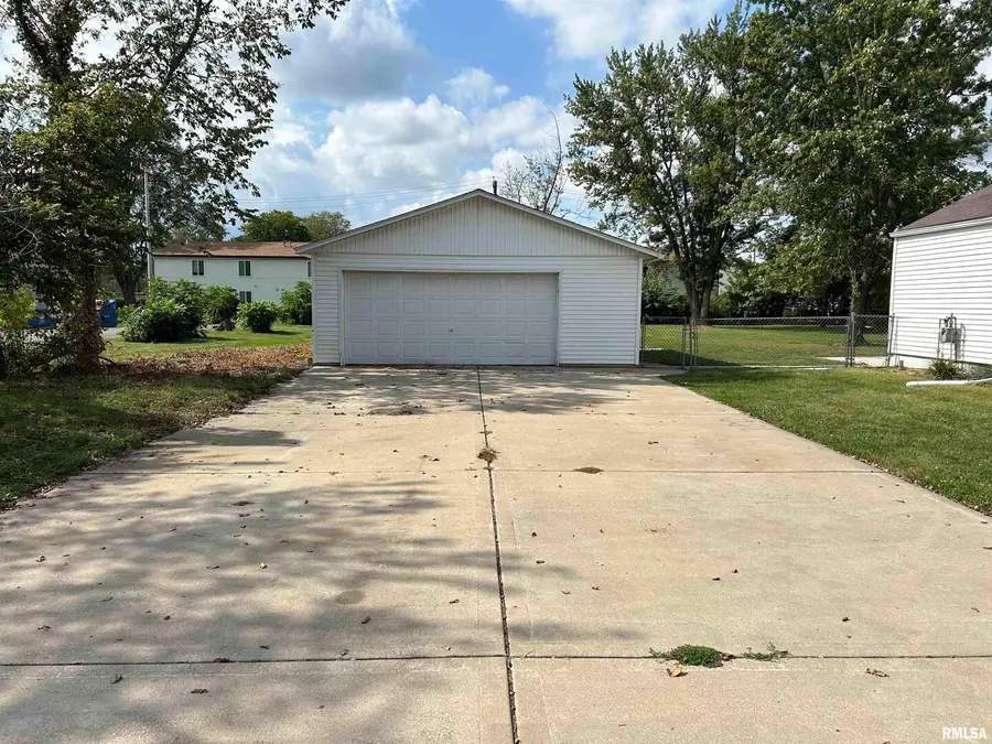 2201 43rd Street, Moline, IL 61265 - Image #2