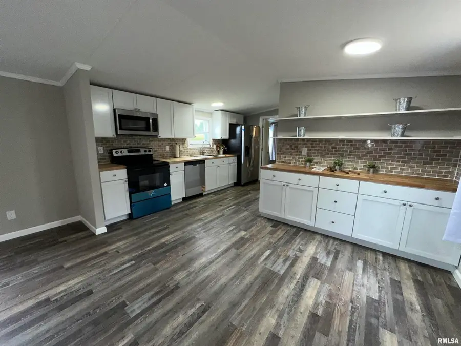 324 S Main Street, Ewing, IL 62836 - Image #2