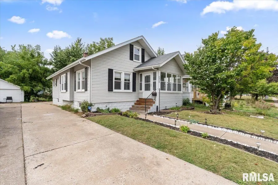 2416 30th Street, Rock Island, IL 61201-5517 - Image #2