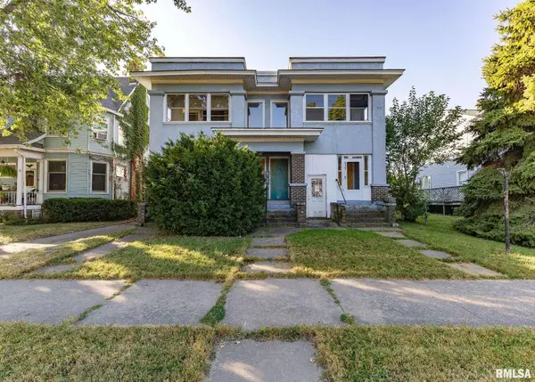 513 6th Avenue S, Clinton, IA 52732