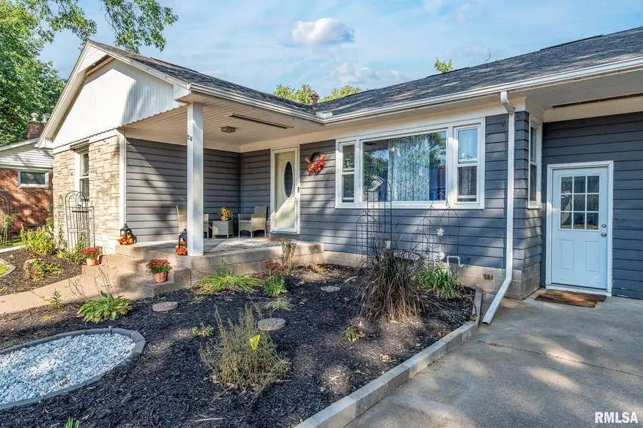 216 Central Dr Drive, Eldridge, IA 52742 - Image #3