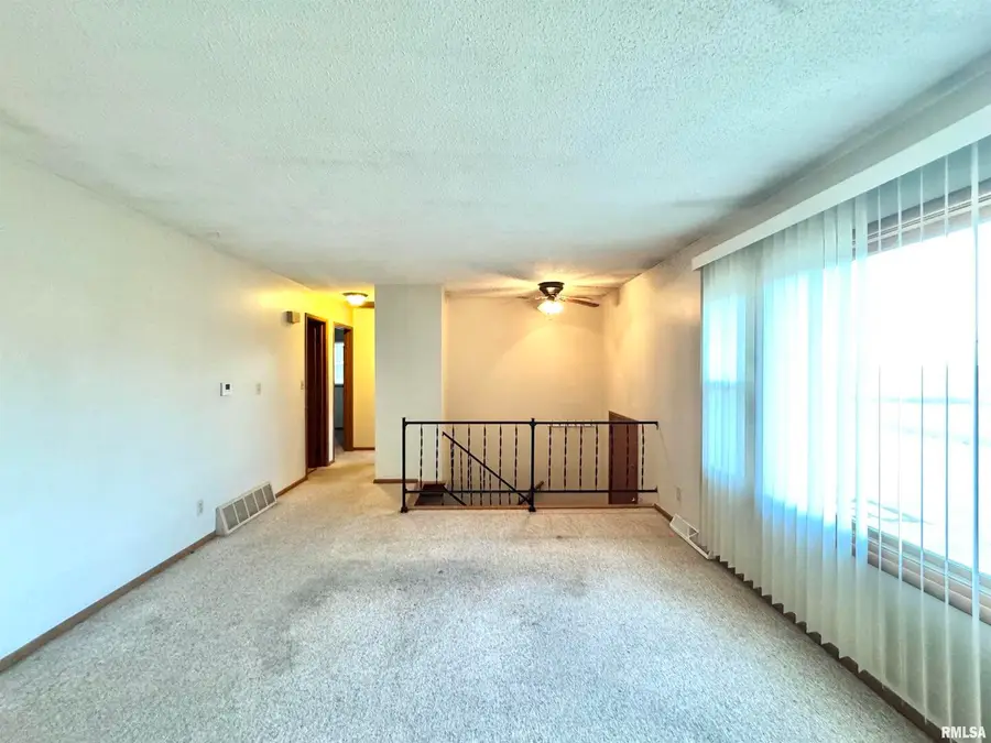 1229 13th Avenue N, Clinton, IA 52732 - Image #2