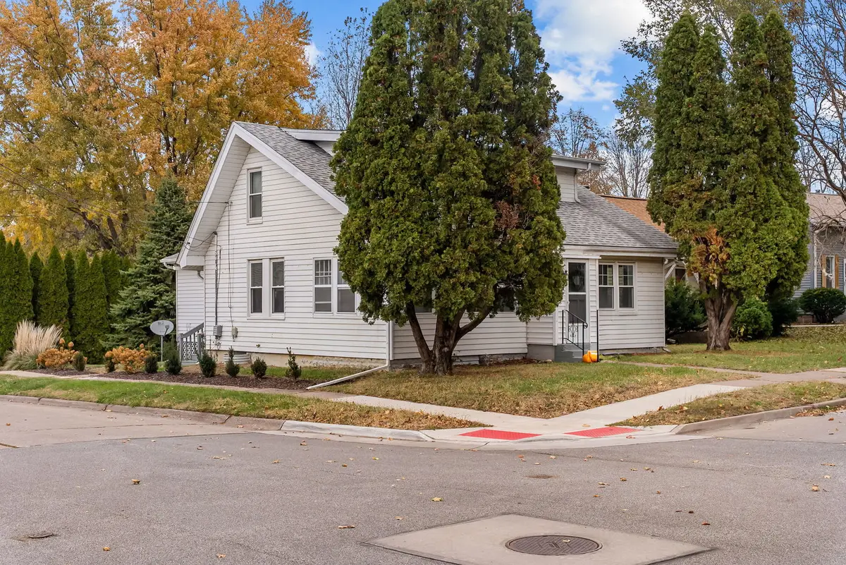 2704 E High Street, Davenport, IA 52803 - Image #1