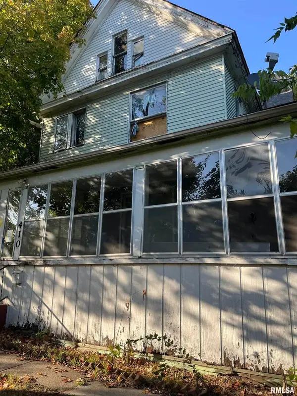 410 W 8th St Street, Davenport, IA 52803