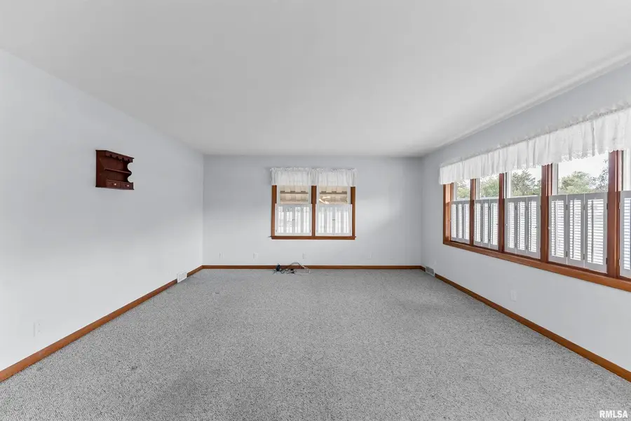 1117 Bobetta Court, Clinton, IA 52732 - Image #2