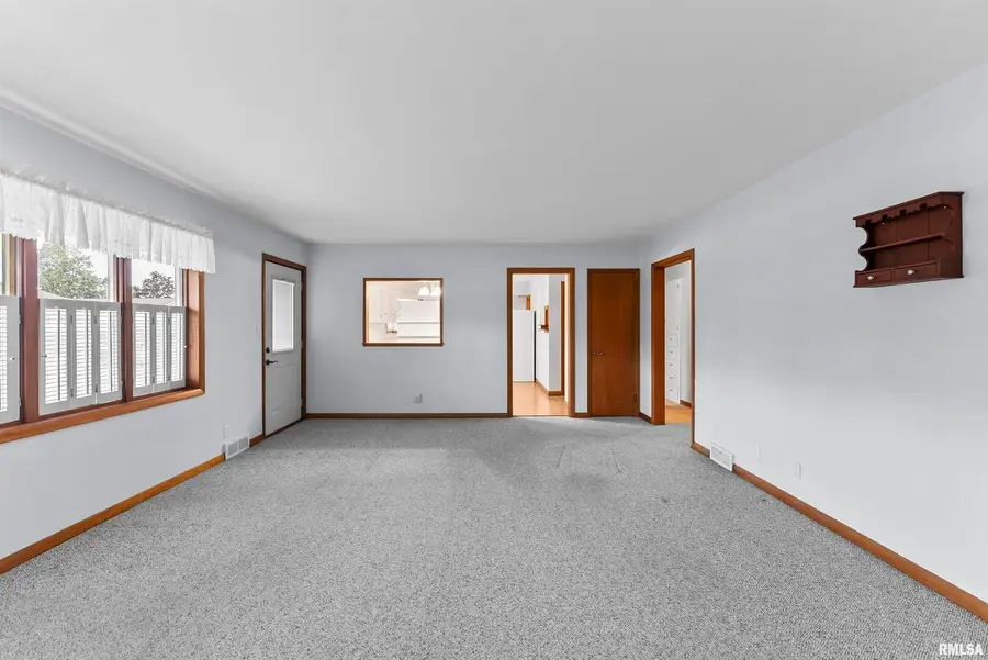 1117 Bobetta Court, Clinton, IA 52732 - Image #3