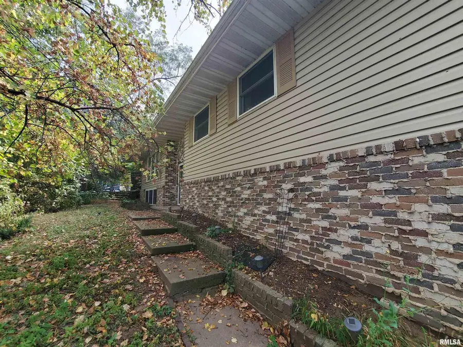 1637 Harrison Drive, Clinton, IA 52732 - Image #2