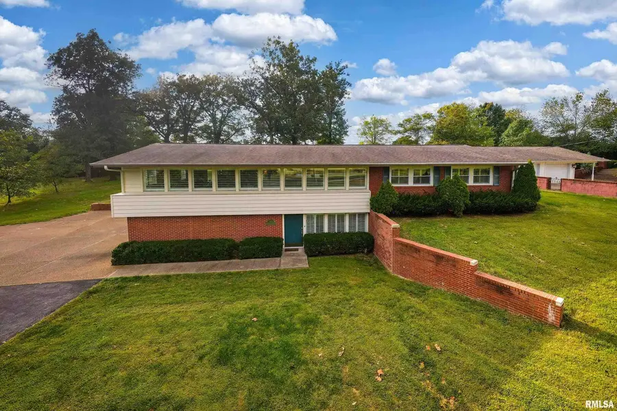 313 Country Club Lane, Harrisburg, IL 62946 - Image #2