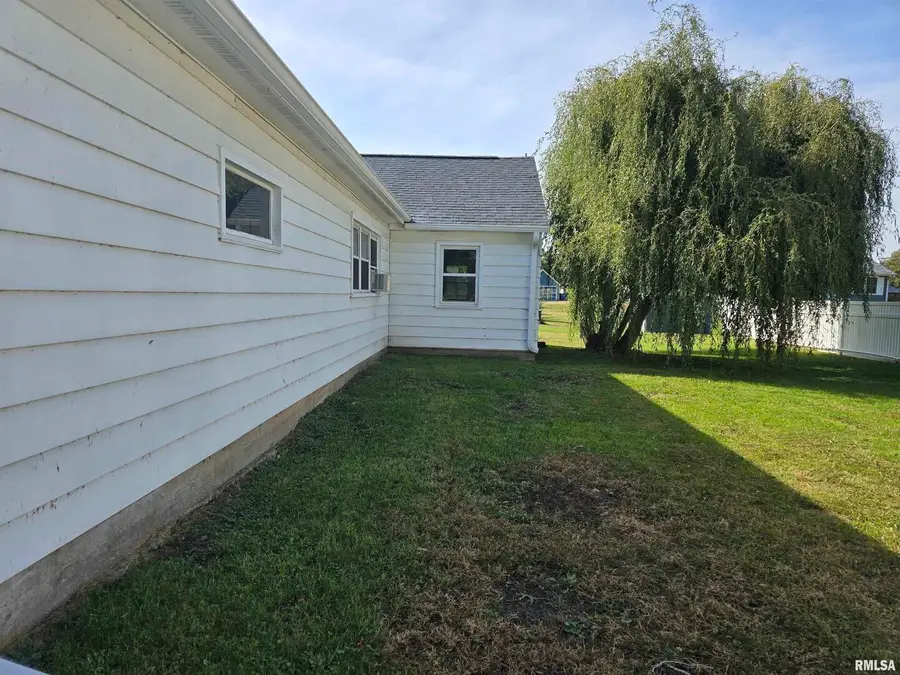 306 S 8th Avenue, Albany, IL 61230 - Image #3