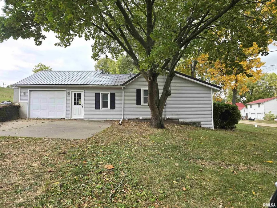 607 N Bluff Street, Albany, IL 61230 - Image #2