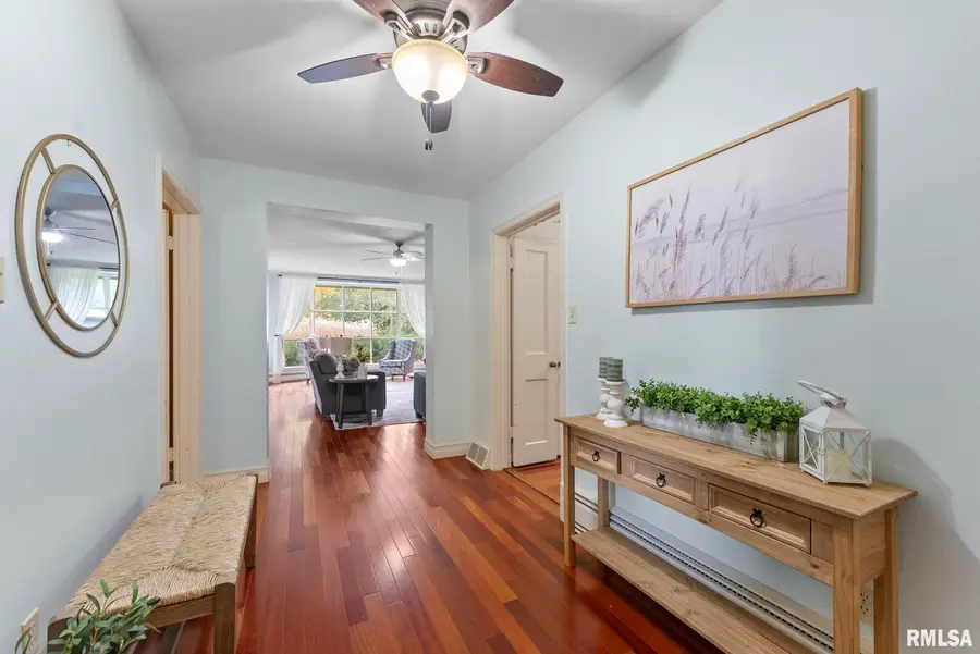 1025 Crescent Drive, Clinton, IA 52732 - Image #2