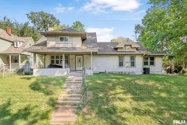 1020 E 15th St Street, Davenport, IA 52803