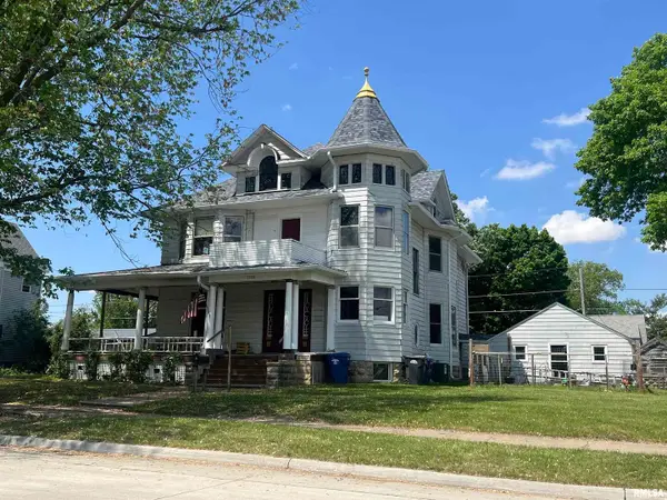 2220 Roosevelt Street, Clinton, IA 52732