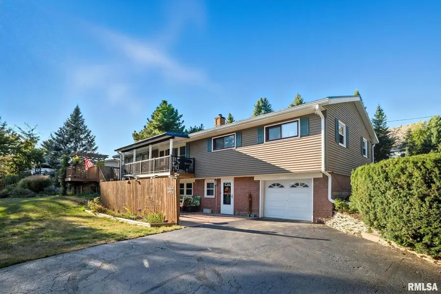 6887 Colonial Avenue, Bettendorf, IA 52722 - Image #2