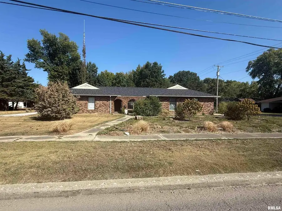 808 S Victor Street, Christopher, IL 62822 - Image #2