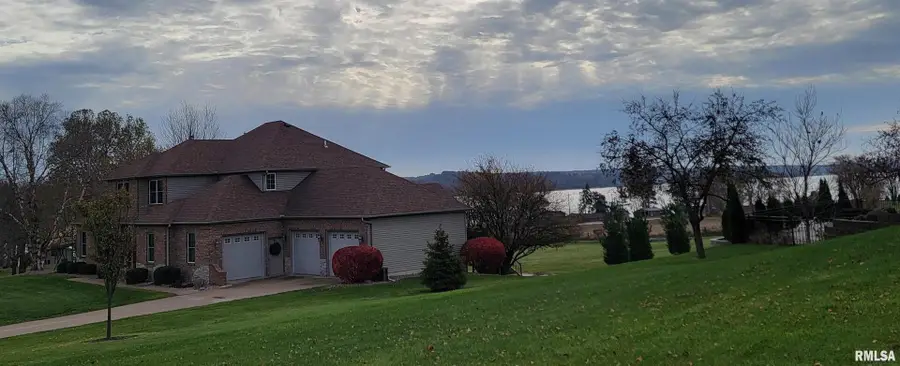 28055 238th Street, Le Claire, IA 52753 - Image #2