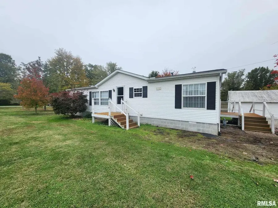 114 E Main Street, Ewing, IL 62836 - Image #2