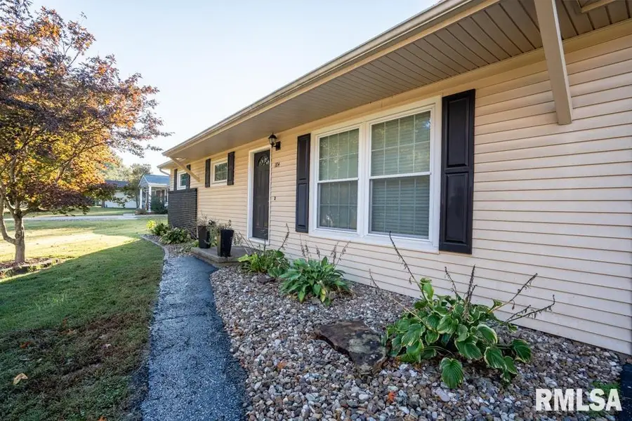 1104 E Poplar Street, Herrin, IL 62948 - Image #2