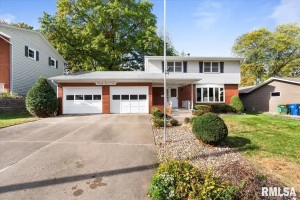 2706 Ridgewood Ave Avenue, Davenport, IA 52803