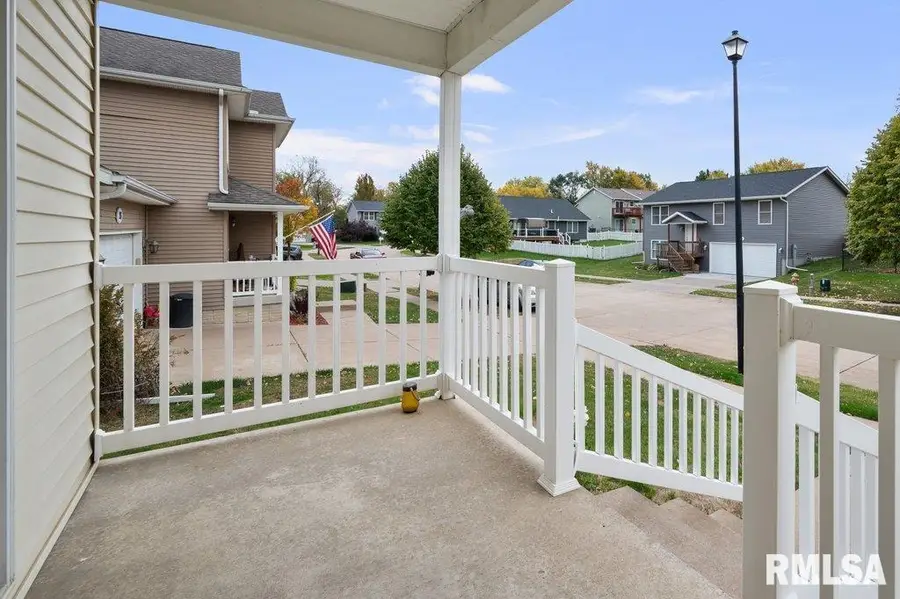 28 W Village Circle, Davenport, IA 52806 - Image #3