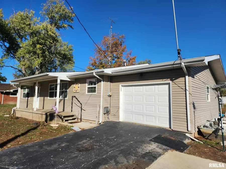 708 S Broadway Street, Sesser, IL 62884-2063 - Image #2