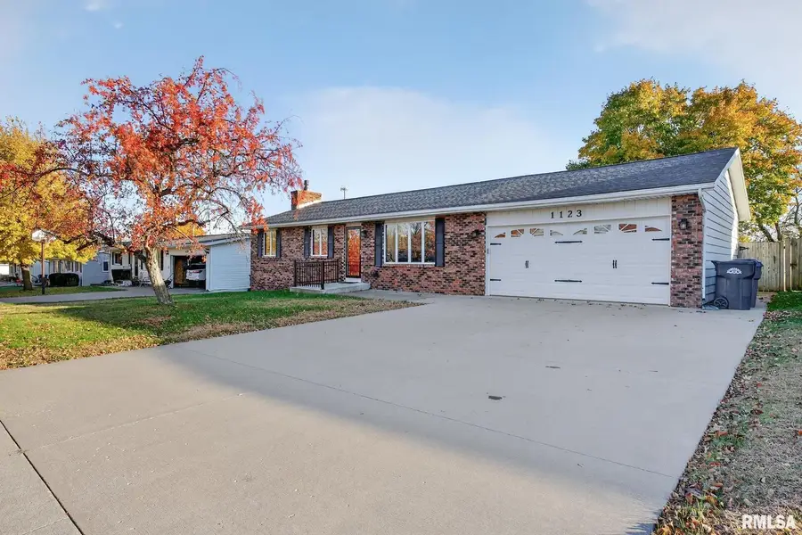 1123 N 27th Avenue, Clinton, IA 52732 - Image #2