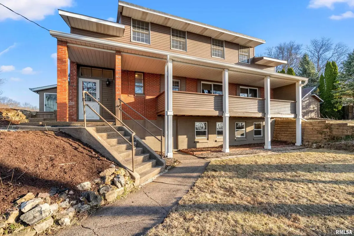 7216 Valley Drive, Bettendorf, IA 52722 - Image #1