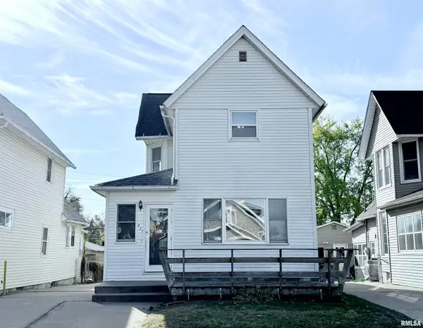 837 14th Avenue S, Clinton, IA 52732