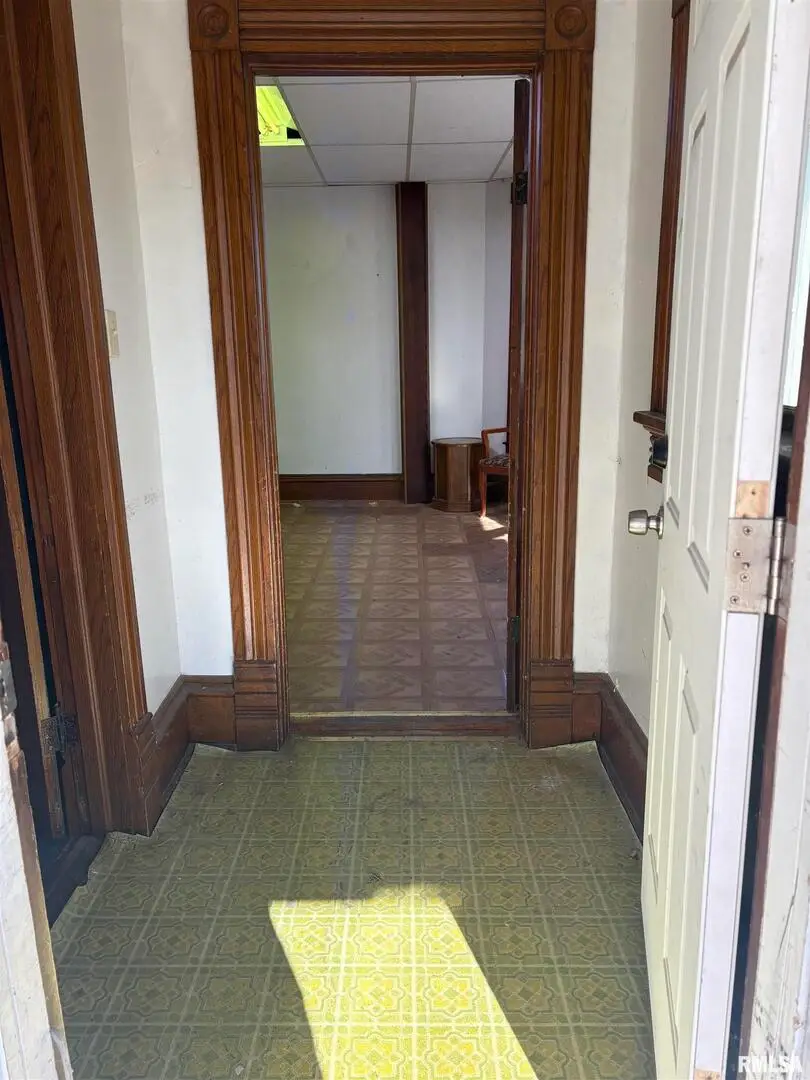 552 11th Avenue S, Clinton, IA 52732 - Image #2