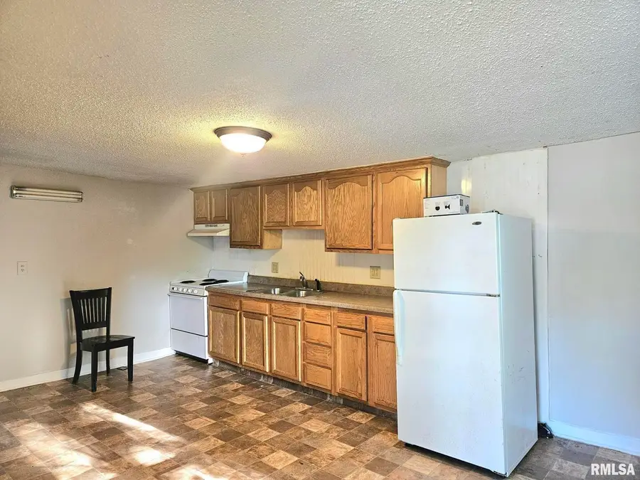 1110 E 10th Street, Muscatine, IA 52761 - Image #2