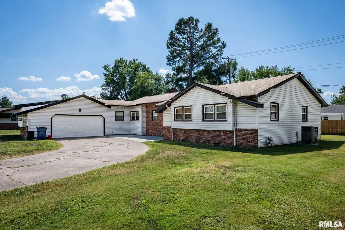 902 Fairlane Drive, Marion, IL 62959 - Image #1