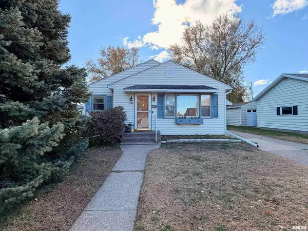 1043 14th Avenue S, Clinton, IA 52732