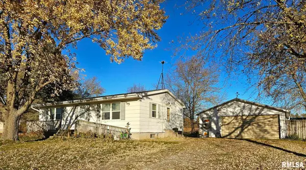 1093 Ocean Avenue, Moscow, IA 52760