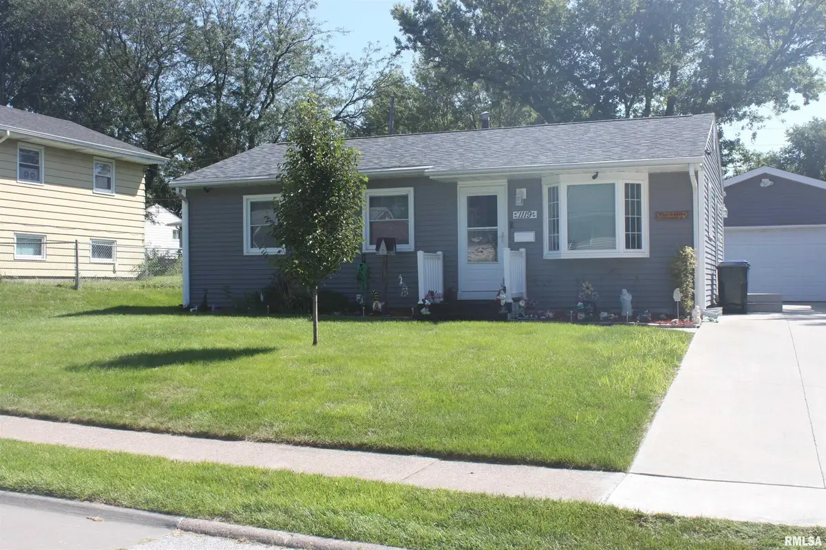 1119 N Thornwood Ave Avenue, Davenport, IA 52804 - Image #1