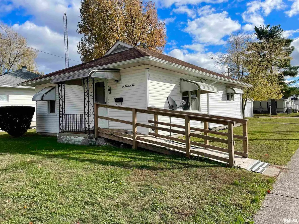 602 E Main Street, Christopher, IL 62822 - #1