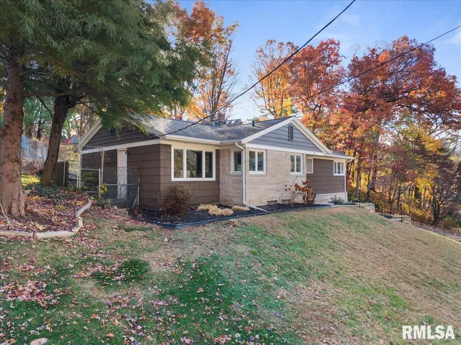 1 Kenwood Avenue, Davenport, IA 52803 - Image #2