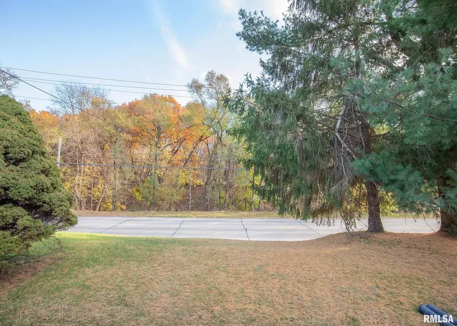 1605 34th Street, Moline, IL 61265 - Image #2