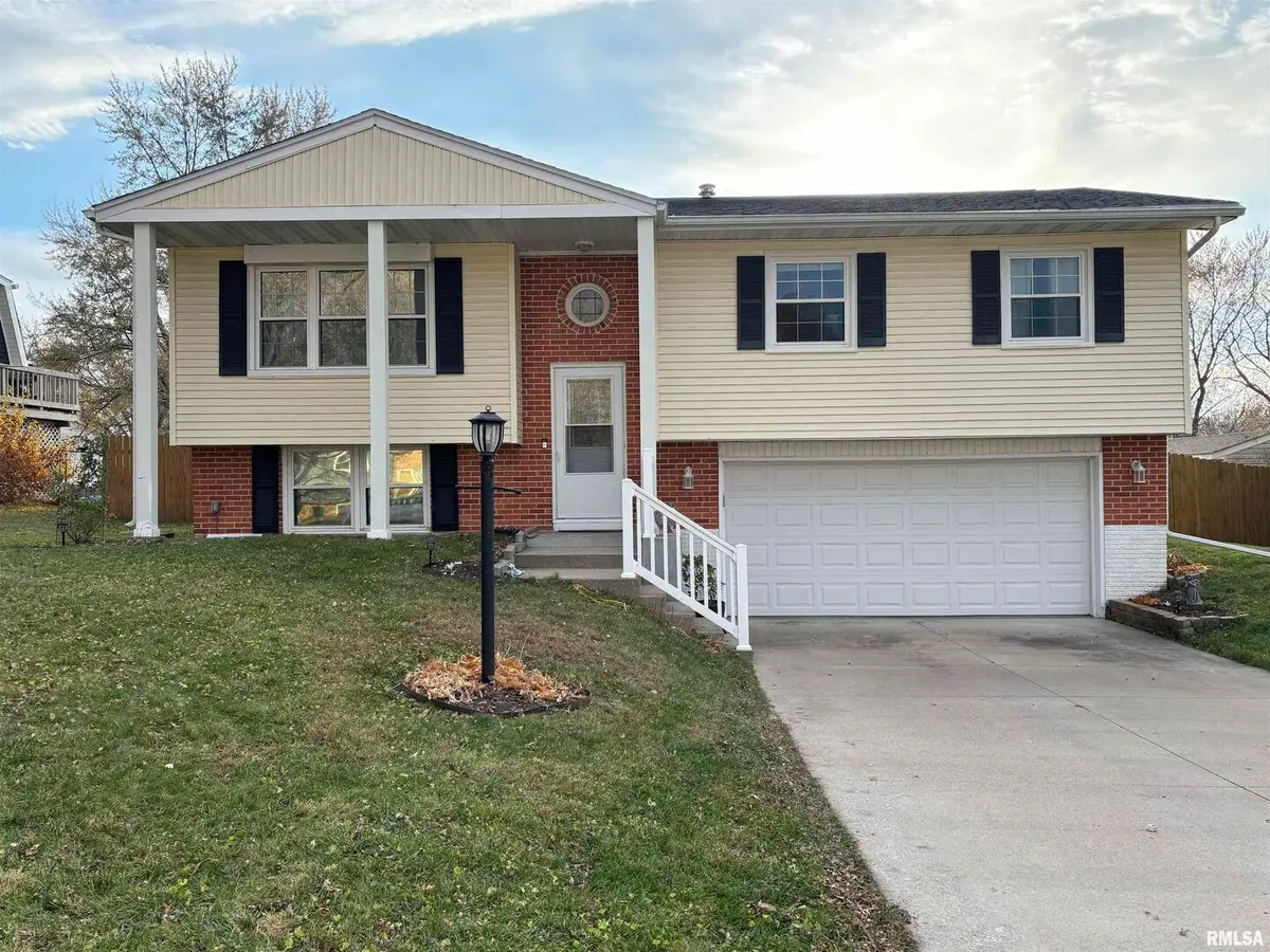 107 Park Lane Circle, Eldridge, IA 52748 - Image #1