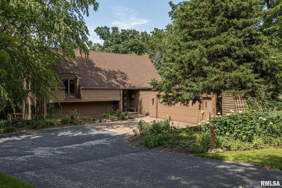 28018 230th Street, Le Claire, IA 52753 - Image #1