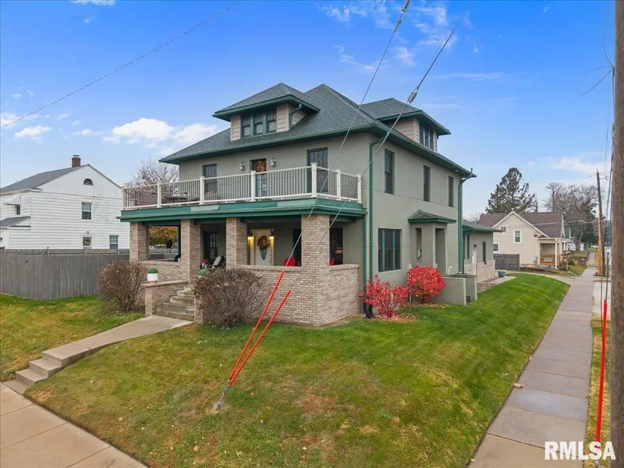 302 9th Street, Silvis, IL 61282 - #2