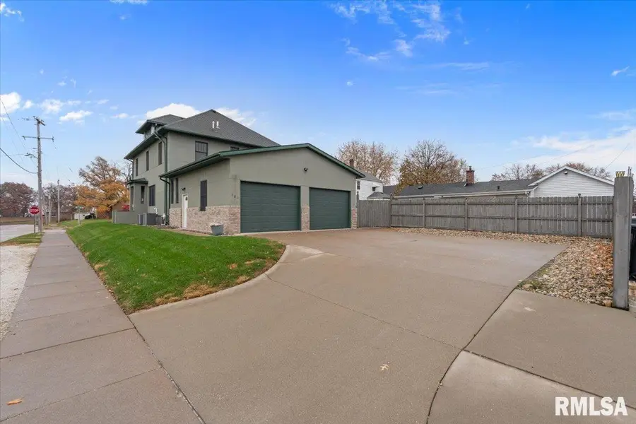 302 9th Street, Silvis, IL 61282 - #3